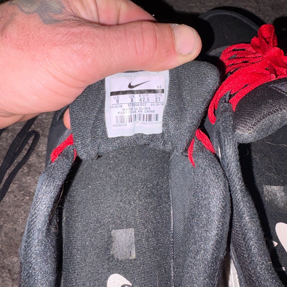 Nike Air Max Black with Red Highlights - Picture 7 of 7